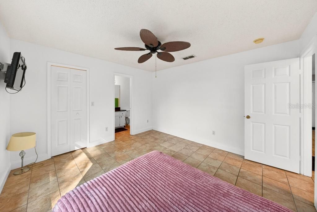 For Sale: $438,900 (3 beds, 2 baths, 1069 Square Feet)