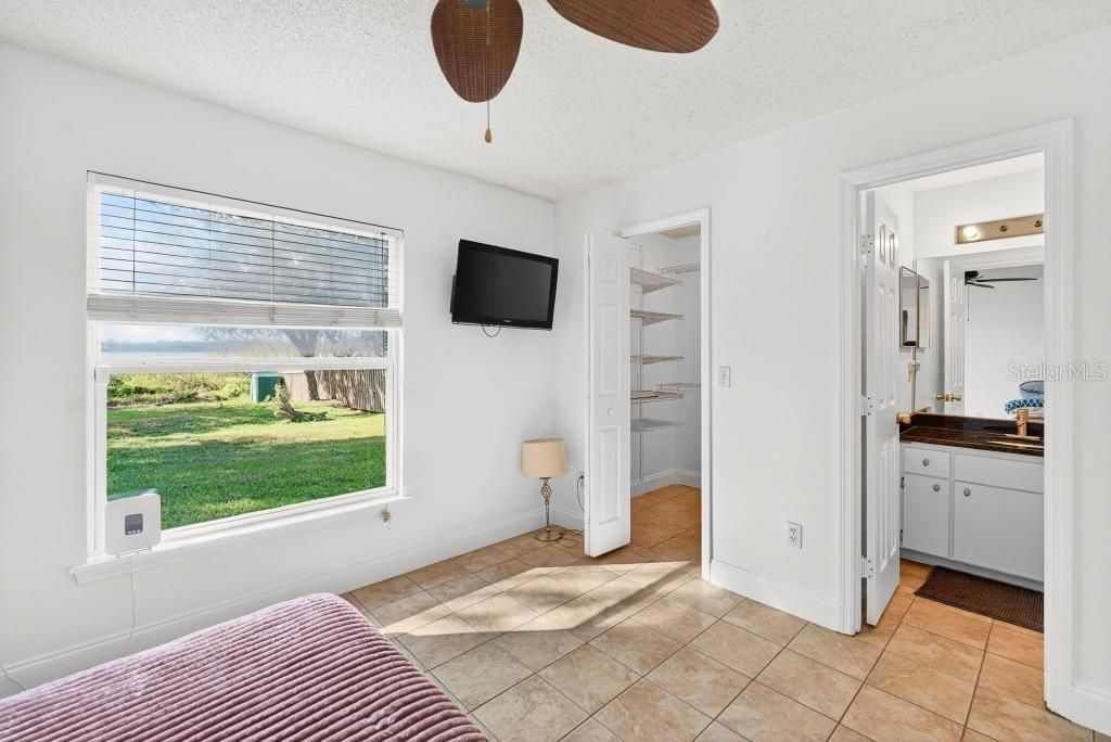 For Sale: $438,900 (3 beds, 2 baths, 1069 Square Feet)