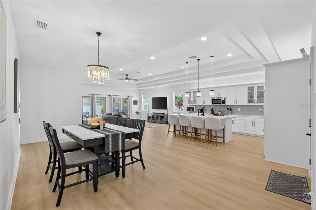 待售: $740,000 (3 贝兹, 2 浴室, 2325 平方英尺)