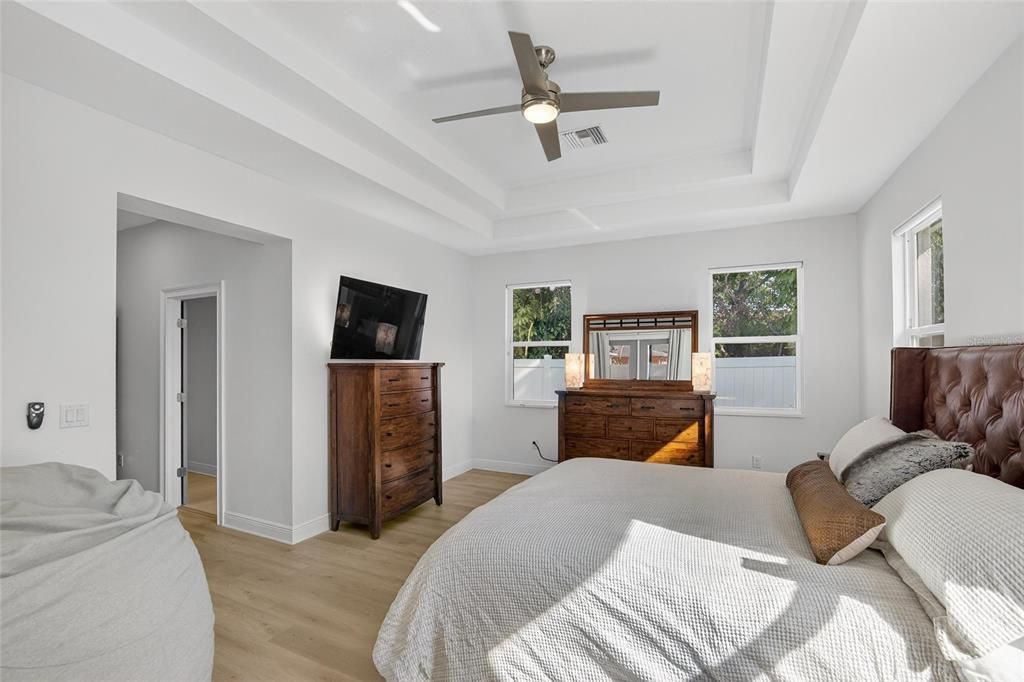 待售: $740,000 (3 贝兹, 2 浴室, 2325 平方英尺)