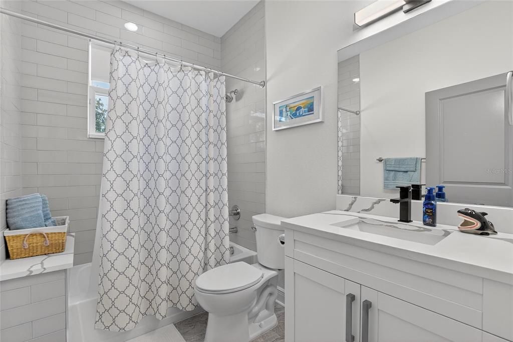 待售: $740,000 (3 贝兹, 2 浴室, 2325 平方英尺)