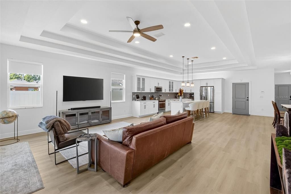 待售: $740,000 (3 贝兹, 2 浴室, 2325 平方英尺)