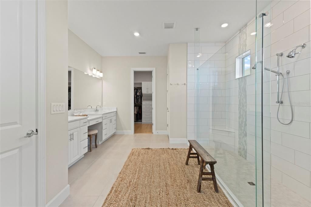 En Venta: $1,750,000 (4 camas, 3 baños, 3218 Pies cuadrados)