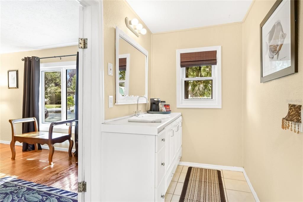 待售: $370,000 (2 贝兹, 2 浴室, 1878 平方英尺)