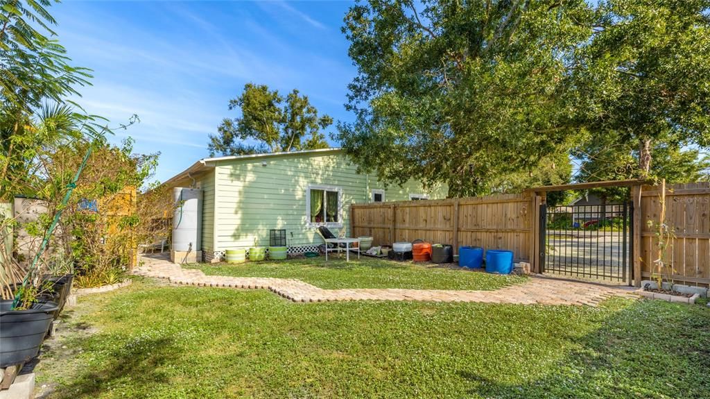 待售: $370,000 (2 贝兹, 2 浴室, 1878 平方英尺)