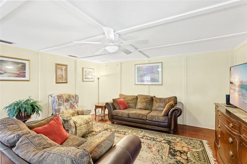 待售: $370,000 (2 贝兹, 2 浴室, 1878 平方英尺)