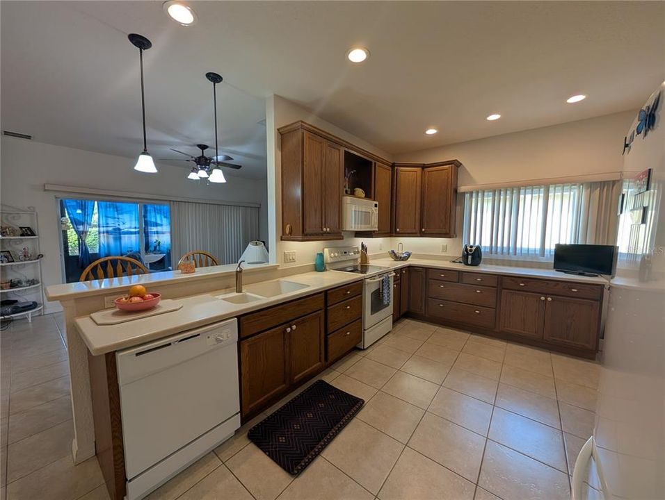 待售: $296,500 (2 贝兹, 2 浴室, 1523 平方英尺)