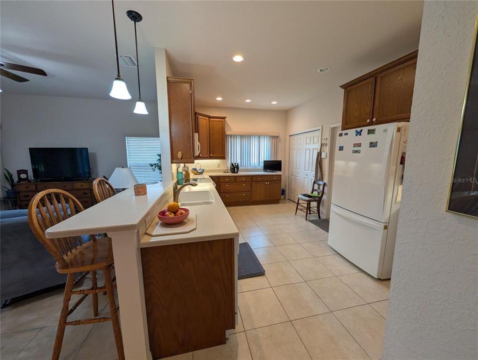 待售: $296,500 (2 贝兹, 2 浴室, 1523 平方英尺)