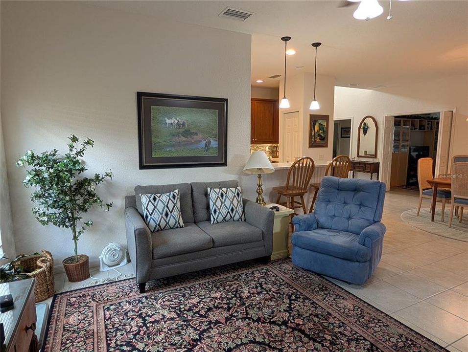 待售: $296,500 (2 贝兹, 2 浴室, 1523 平方英尺)