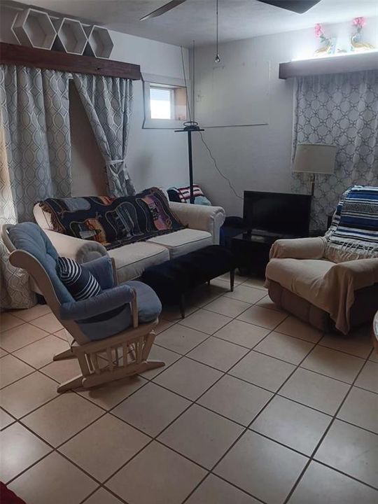 На продажу: $550,000 (3 спален, 1 ванн, 1130 Квадратных фут)