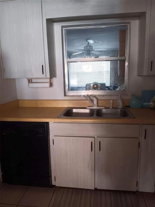 На продажу: $550,000 (3 спален, 1 ванн, 1130 Квадратных фут)