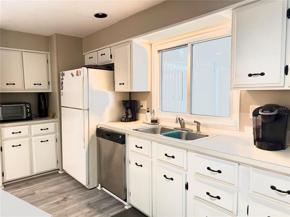 For Sale: $184,900 (3 beds, 2 baths, 1288 Square Feet)