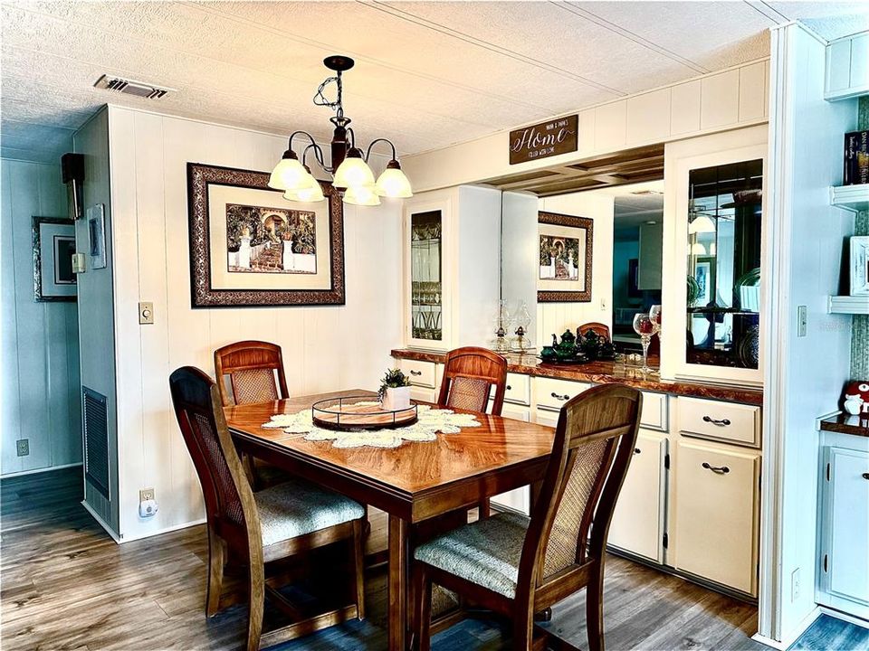 For Sale: $184,900 (3 beds, 2 baths, 1288 Square Feet)