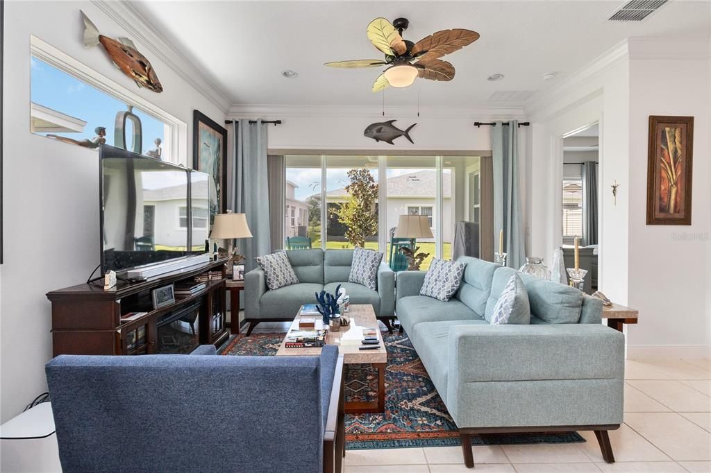 For Sale: $345,000 (2 beds, 2 baths, 1464 Square Feet)