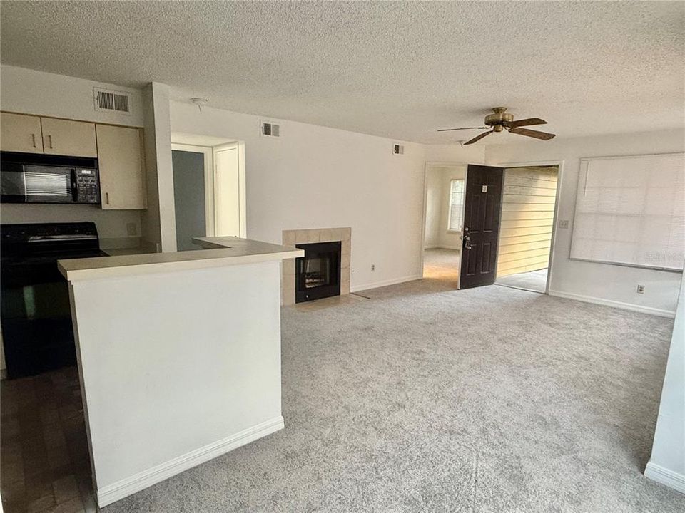 For Rent: $1,495 (2 beds, 2 baths, 893 Square Feet)
