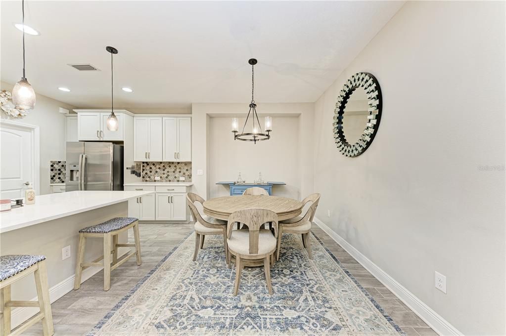 На продажу: $380,900 (2 спален, 2 ванн, 1627 Квадратных фут)