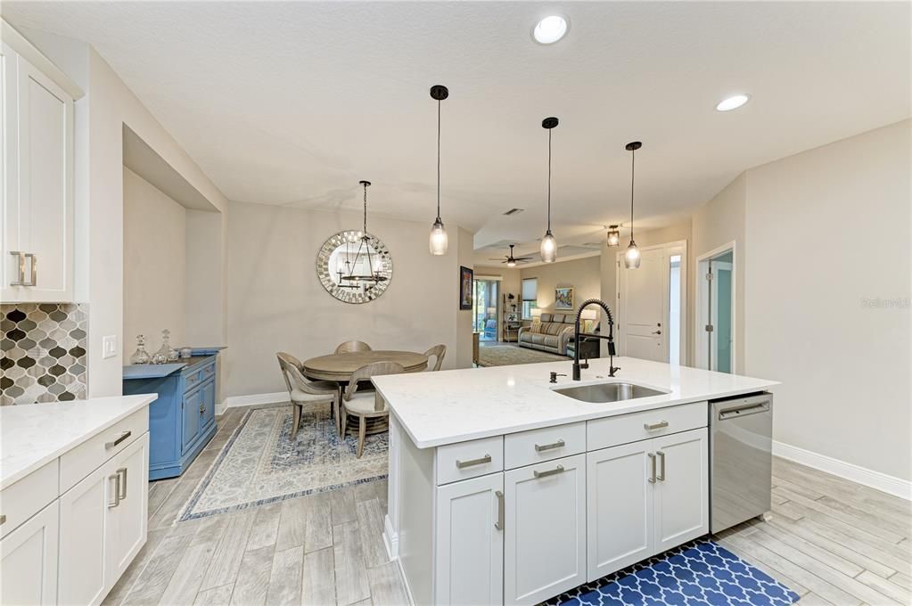 На продажу: $380,900 (2 спален, 2 ванн, 1627 Квадратных фут)