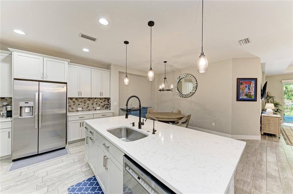 На продажу: $380,900 (2 спален, 2 ванн, 1627 Квадратных фут)