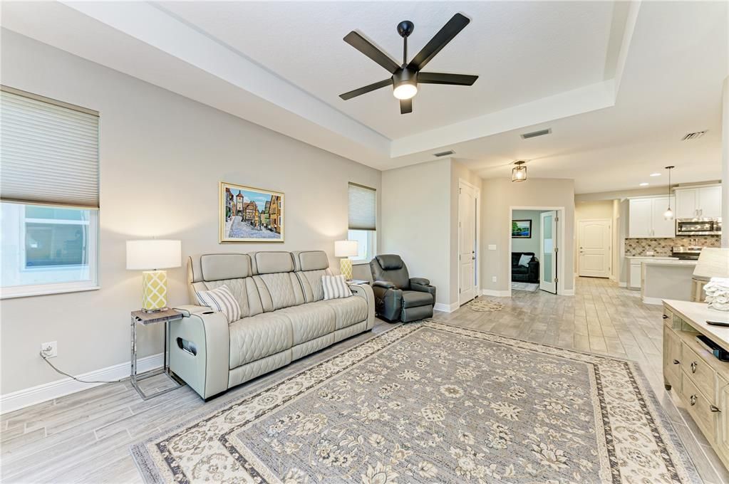 На продажу: $380,900 (2 спален, 2 ванн, 1627 Квадратных фут)