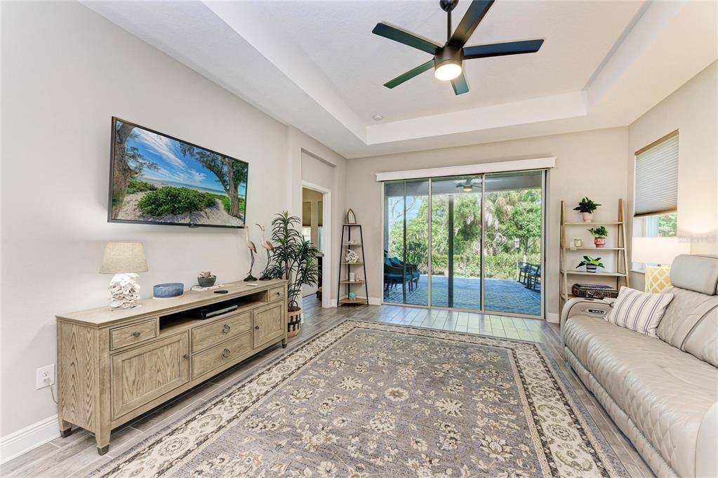 На продажу: $380,900 (2 спален, 2 ванн, 1627 Квадратных фут)