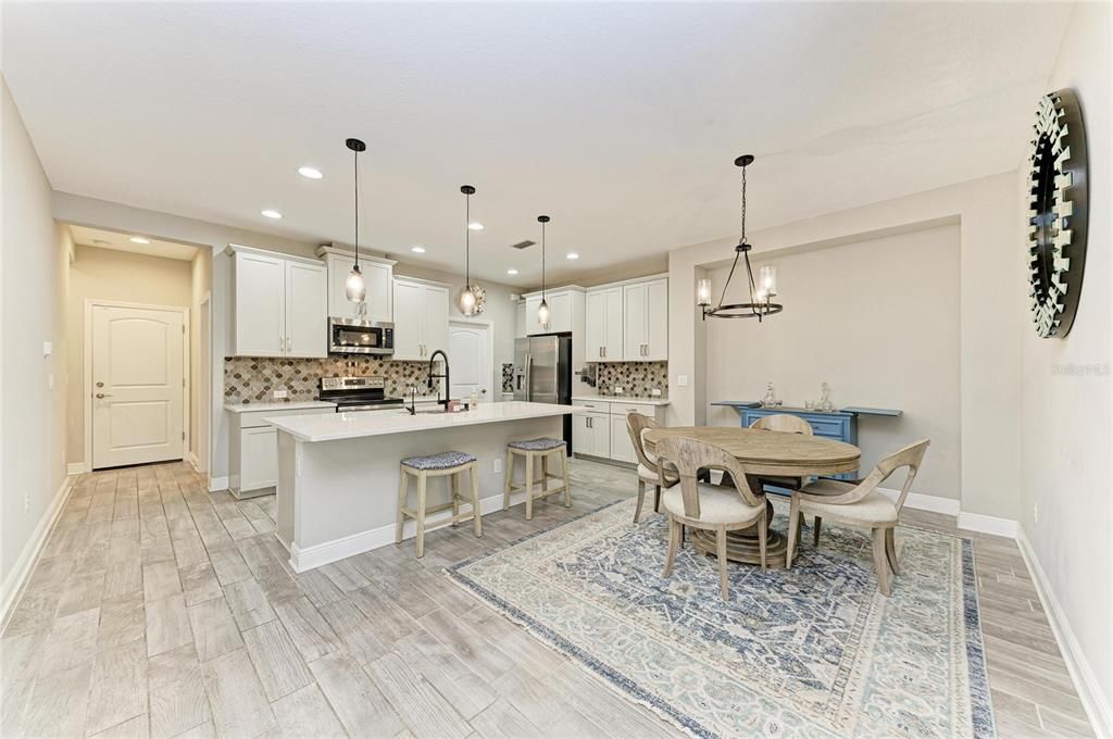 На продажу: $380,900 (2 спален, 2 ванн, 1627 Квадратных фут)