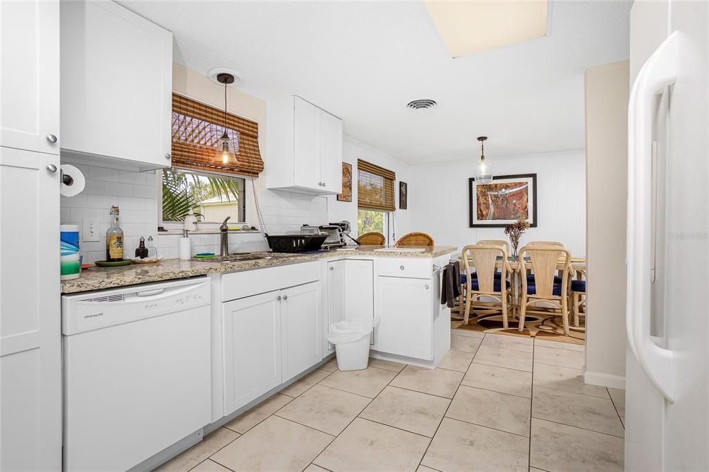 For Sale: $239,900 (2 beds, 2 baths, 1238 Square Feet)