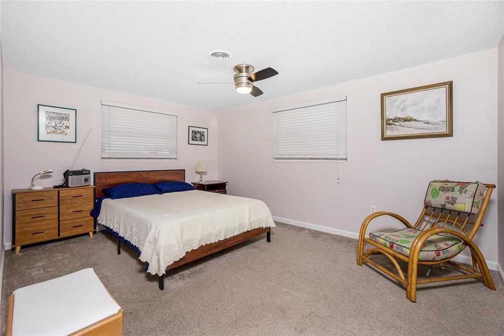 For Sale: $239,900 (2 beds, 2 baths, 1238 Square Feet)