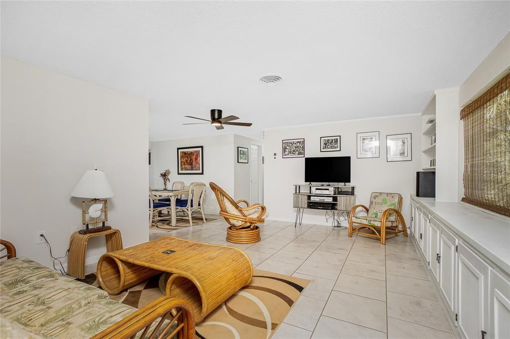 For Sale: $239,900 (2 beds, 2 baths, 1238 Square Feet)