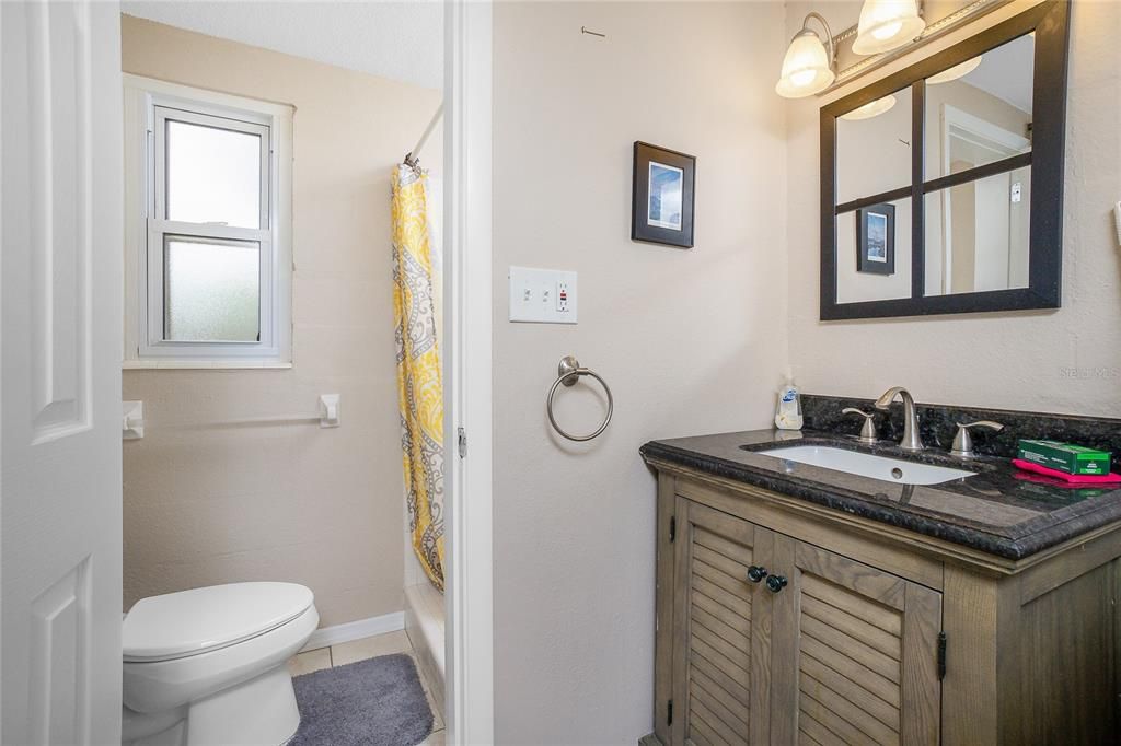 For Sale: $239,900 (2 beds, 2 baths, 1238 Square Feet)