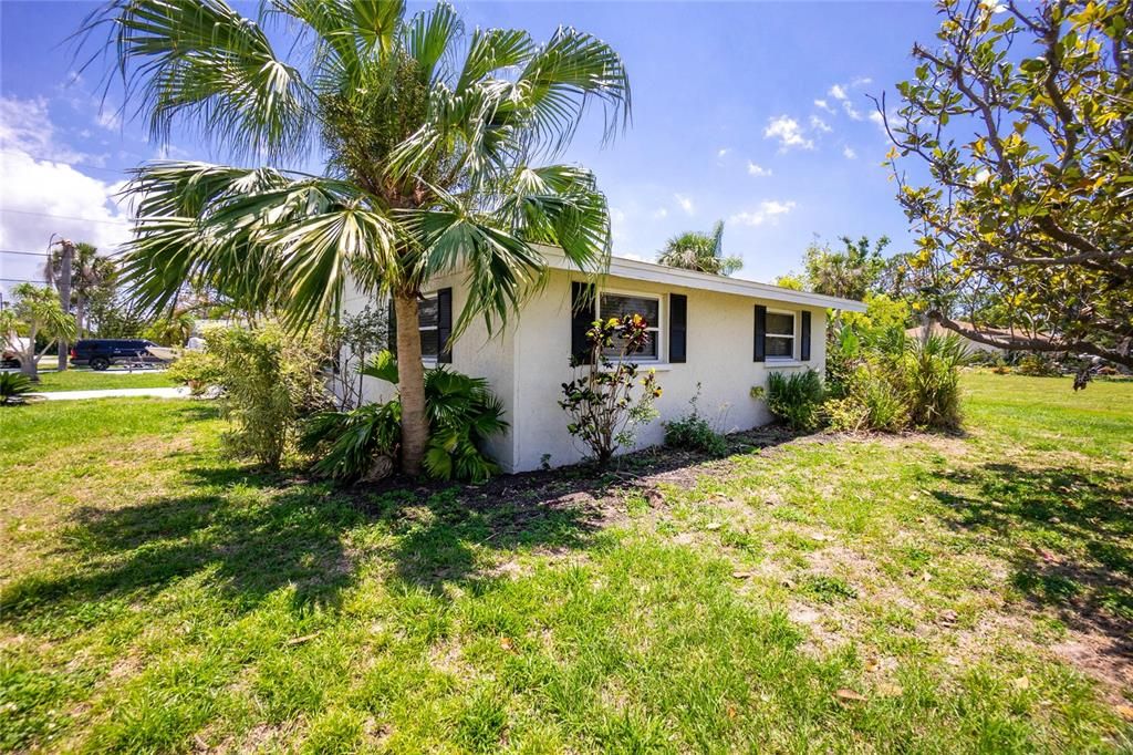 For Sale: $239,900 (2 beds, 2 baths, 1238 Square Feet)