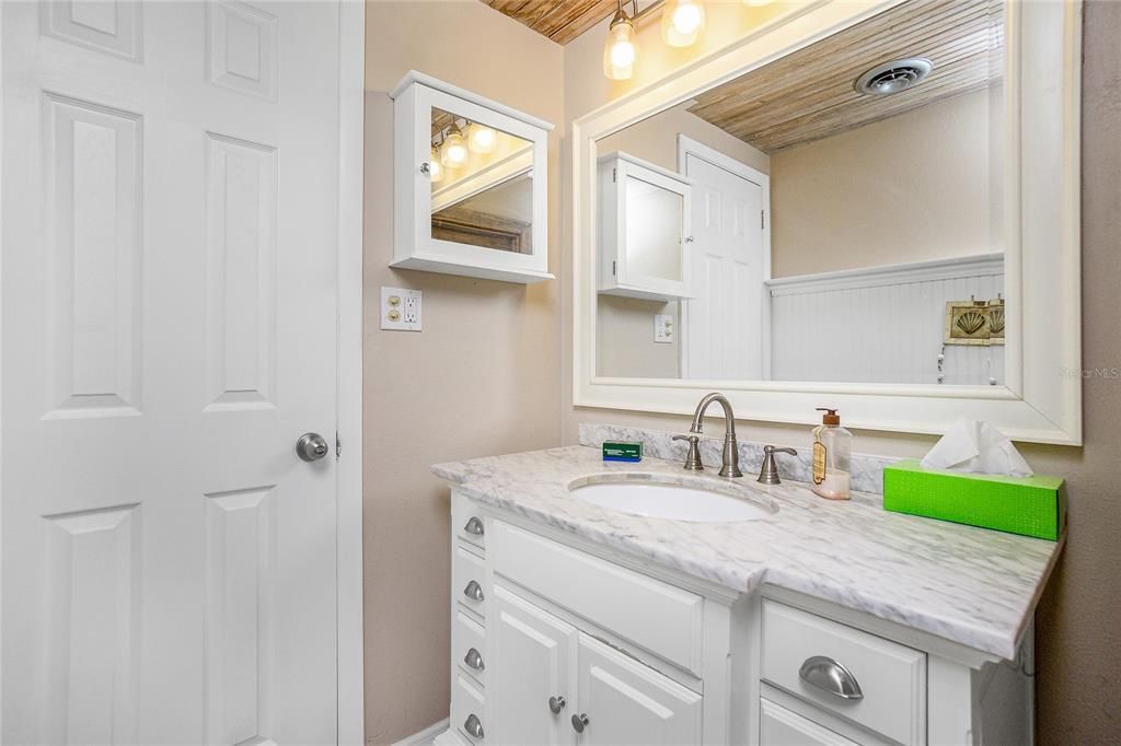 For Sale: $239,900 (2 beds, 2 baths, 1238 Square Feet)