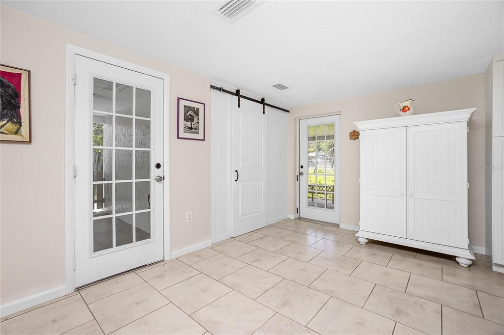 For Sale: $239,900 (2 beds, 2 baths, 1238 Square Feet)