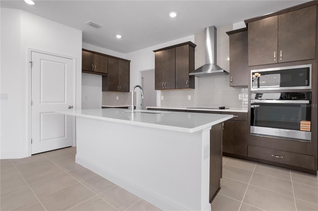 For Rent: $3,000 (4 beds, 2 baths, 2122 Square Feet)