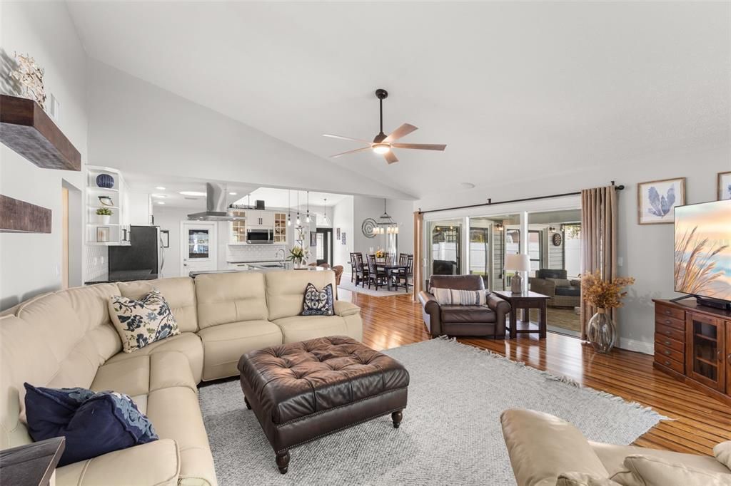 待售: $600,000 (3 贝兹, 2 浴室, 2081 平方英尺)