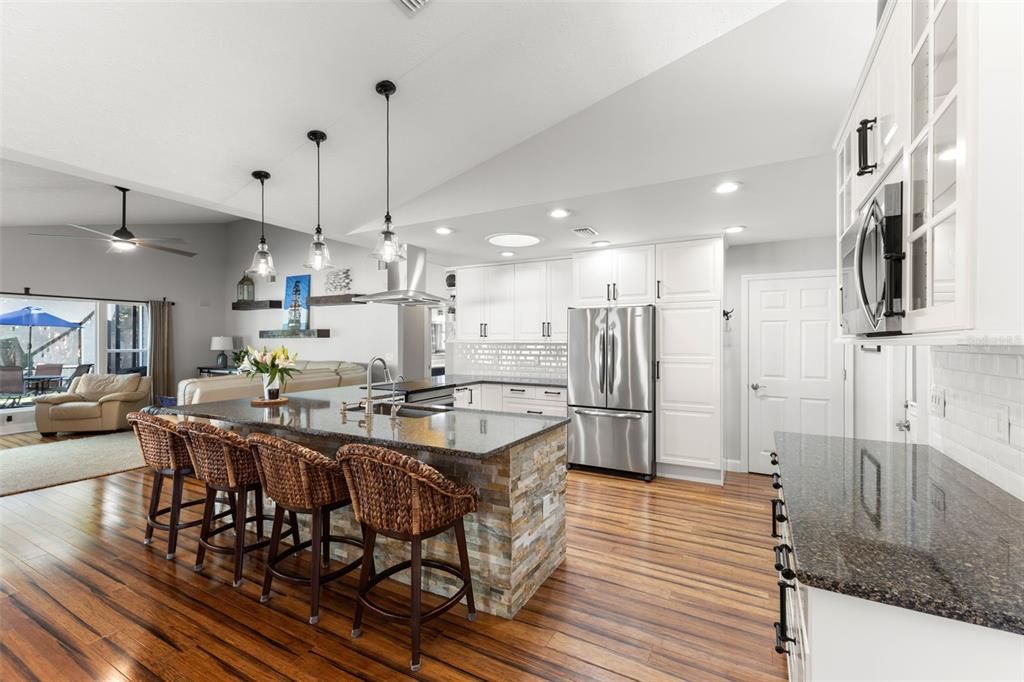 待售: $600,000 (3 贝兹, 2 浴室, 2081 平方英尺)