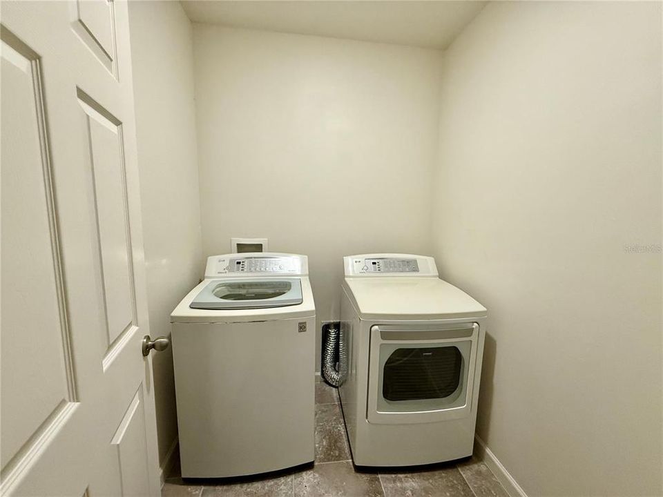 For Rent: $2,350 (3 beds, 2 baths, 1772 Square Feet)