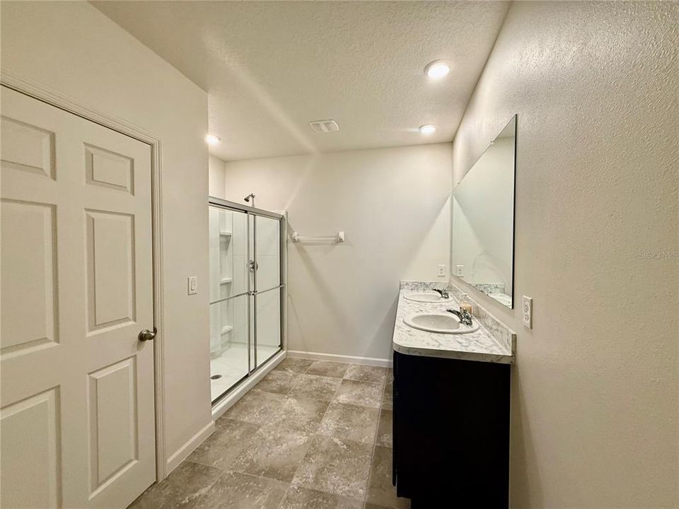 For Rent: $2,350 (3 beds, 2 baths, 1772 Square Feet)