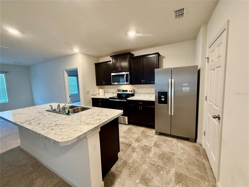 For Rent: $2,350 (3 beds, 2 baths, 1772 Square Feet)