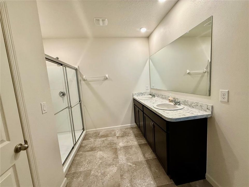 For Rent: $2,350 (3 beds, 2 baths, 1772 Square Feet)