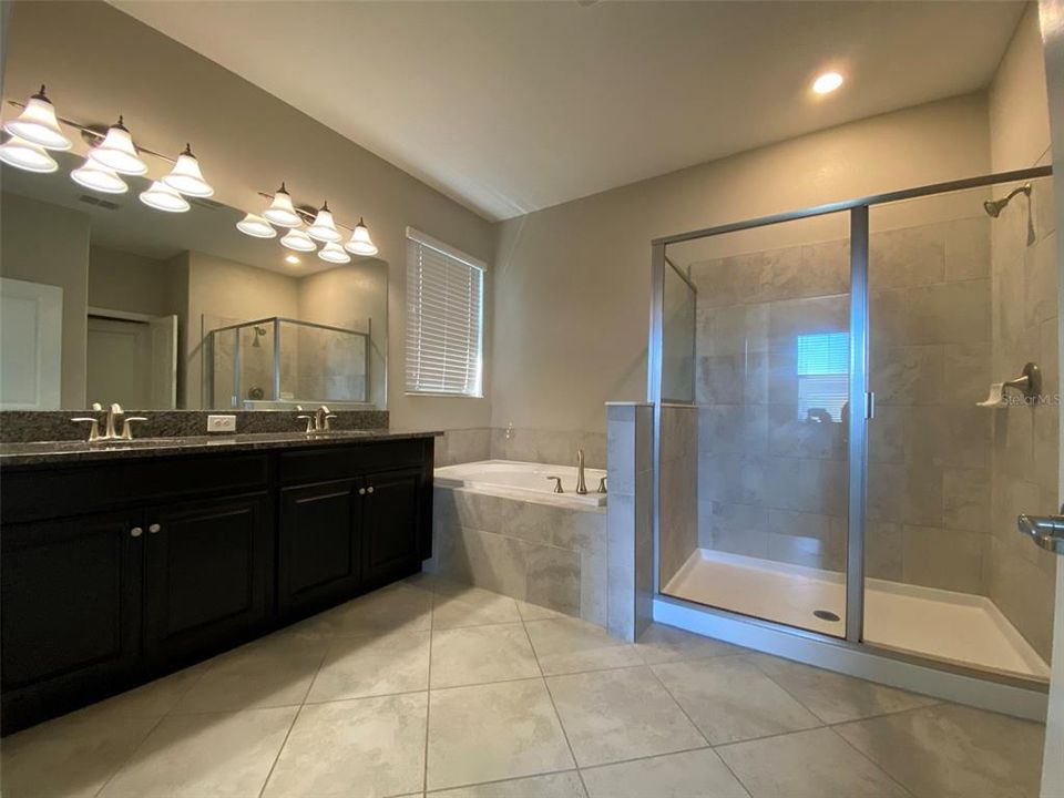 For Rent: $2,350 (4 beds, 3 baths, 2040 Square Feet)