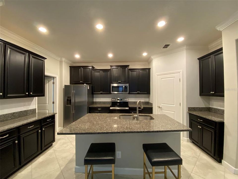 For Rent: $2,350 (4 beds, 3 baths, 2040 Square Feet)