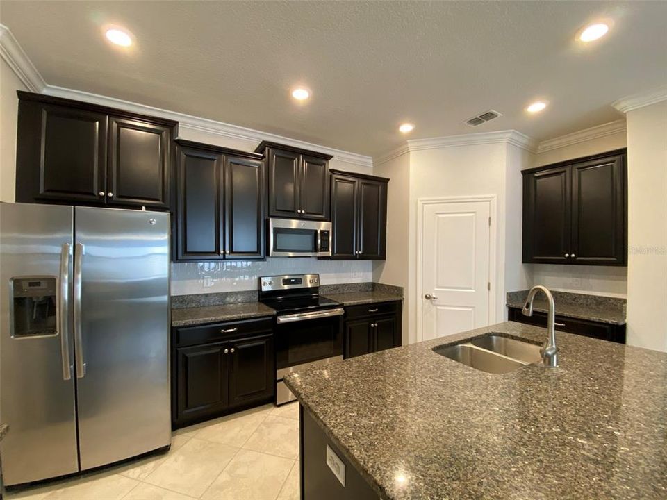 For Rent: $2,350 (4 beds, 3 baths, 2040 Square Feet)