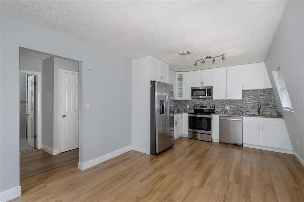 For Rent: $1,650 (2 beds, 1 baths, 780 Square Feet)