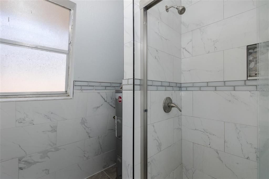 For Rent: $1,650 (2 beds, 1 baths, 780 Square Feet)