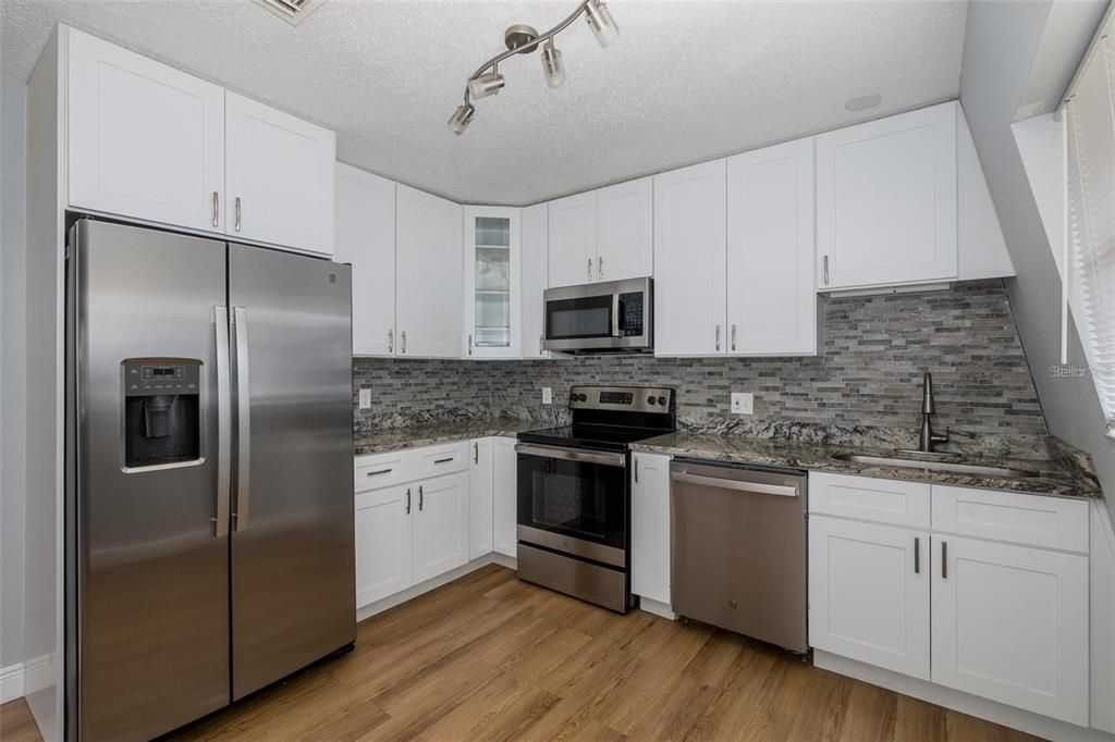 For Rent: $1,650 (2 beds, 1 baths, 780 Square Feet)