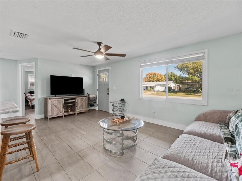 На продажу: $264,900 (3 спален, 2 ванн, 1056 Квадратных фут)