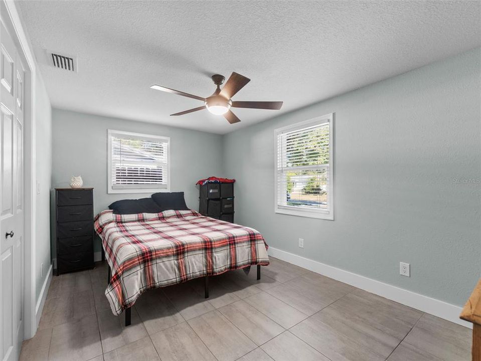 На продажу: $264,900 (3 спален, 2 ванн, 1056 Квадратных фут)