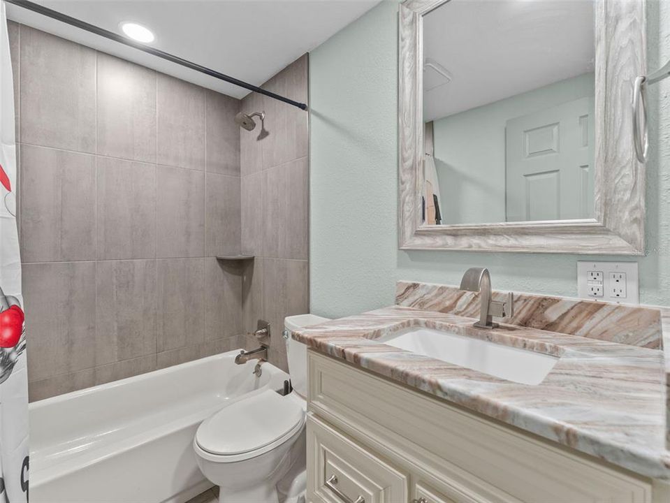 На продажу: $264,900 (3 спален, 2 ванн, 1056 Квадратных фут)