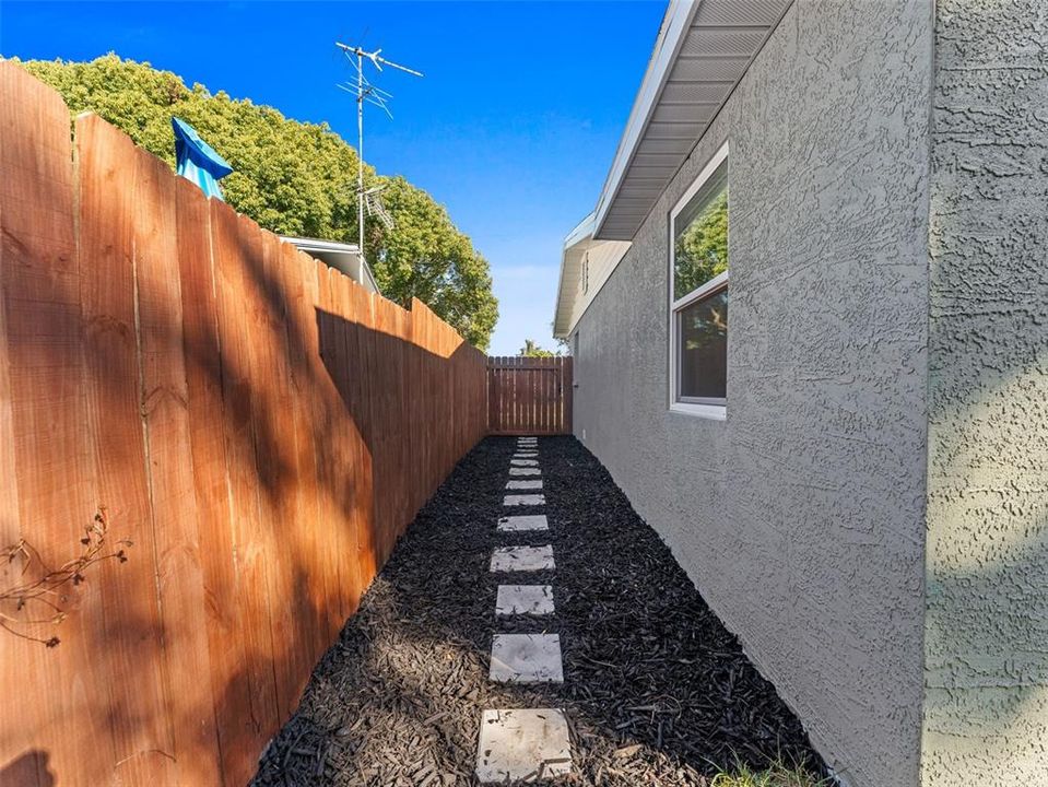 На продажу: $264,900 (3 спален, 2 ванн, 1056 Квадратных фут)