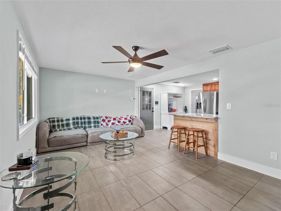 На продажу: $264,900 (3 спален, 2 ванн, 1056 Квадратных фут)